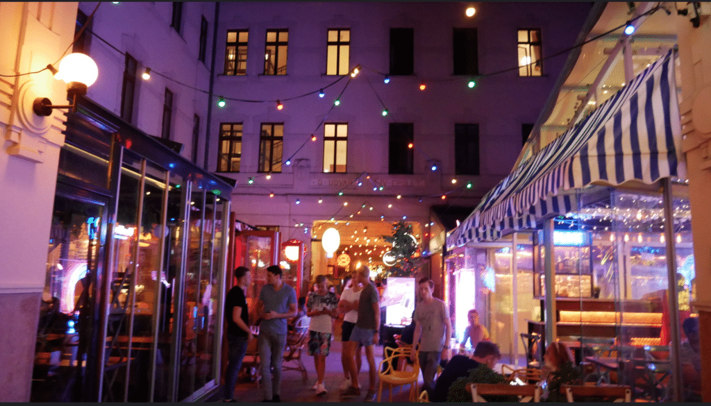 nightlife-in-the-jewish-quarter-budapest