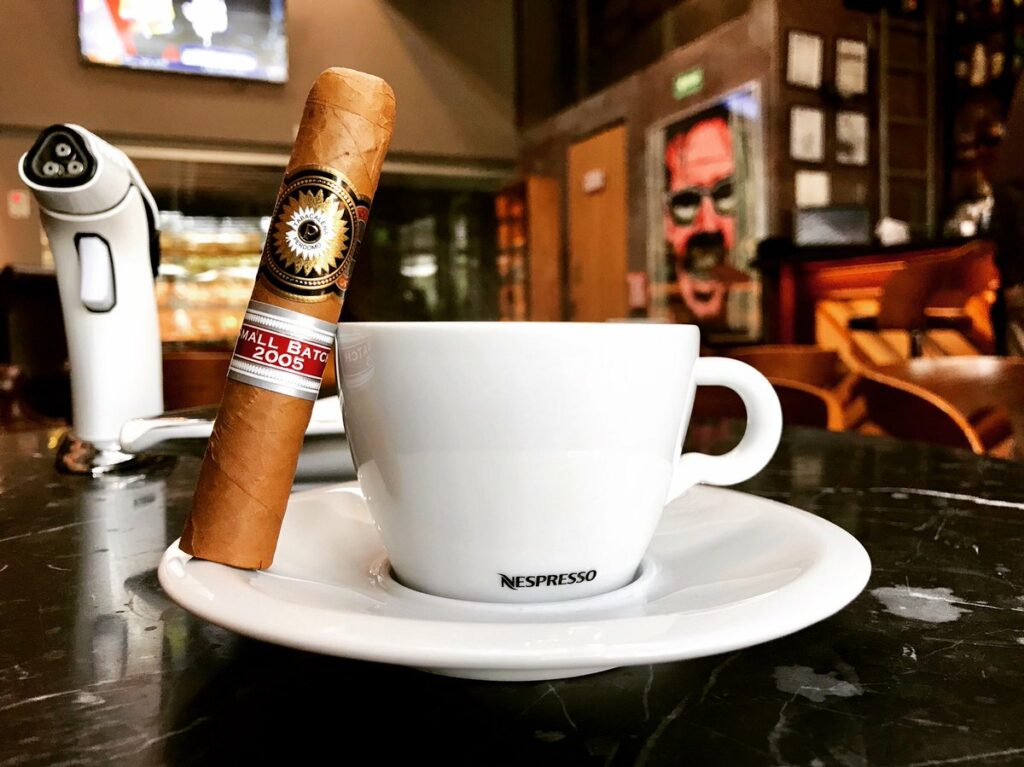 cigars-at-cigar-point-mexico-city