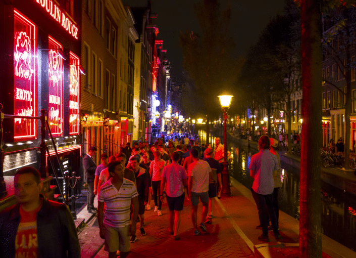 red-light-district-in-amsterdam-at-night