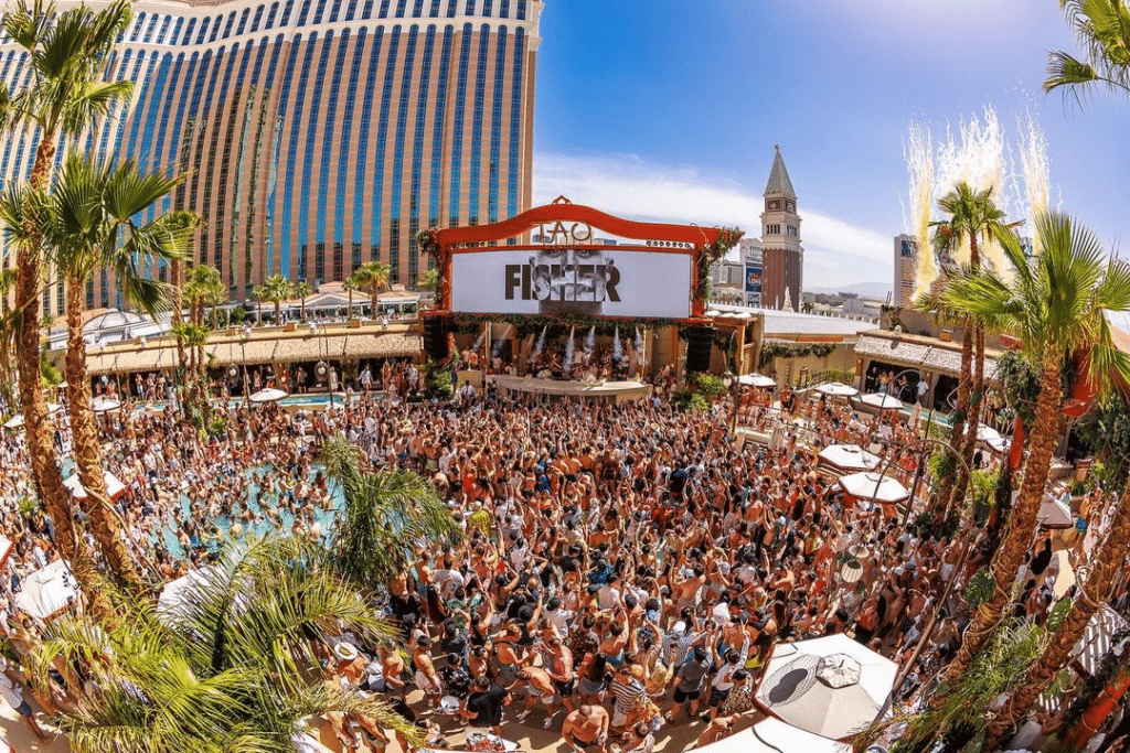 crowds-in-front-of-stage-at-tao-beach-in-las-vegas