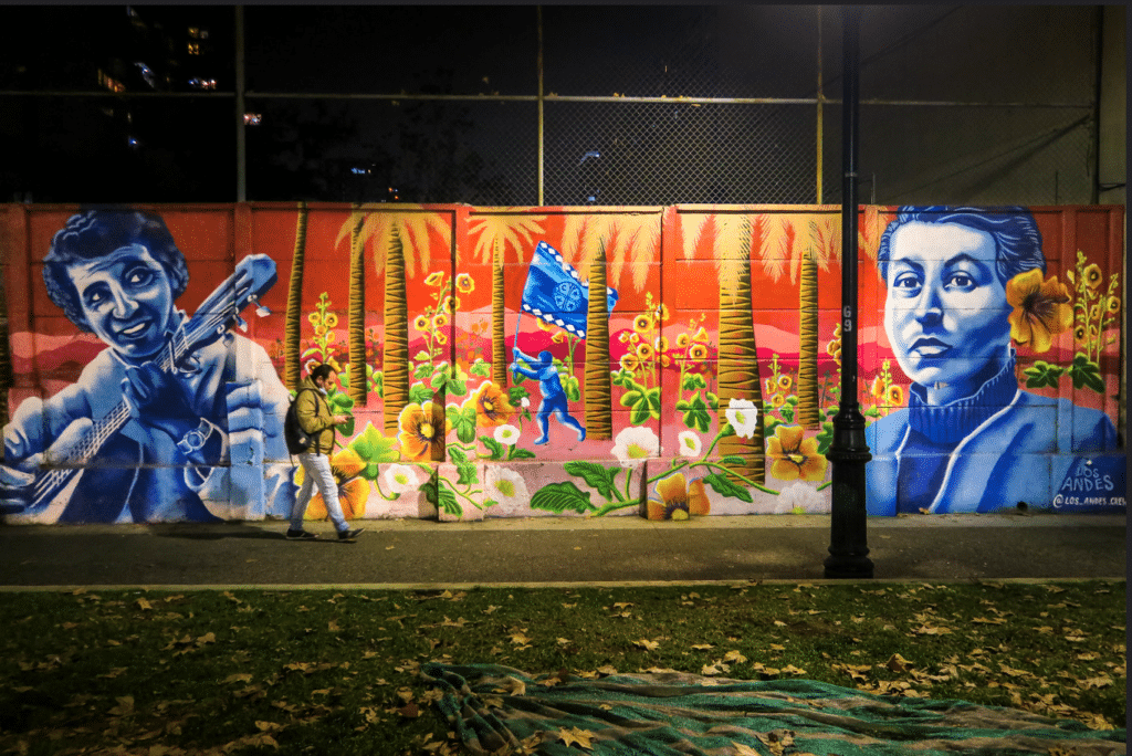 street-art-at-night-in-santiago