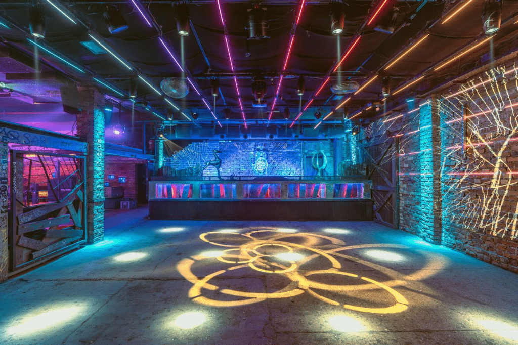 interior-of-distillery-nightclub-in-leipzig