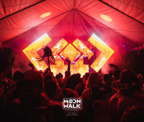 crowds-dancing-at-moonwalk-festival