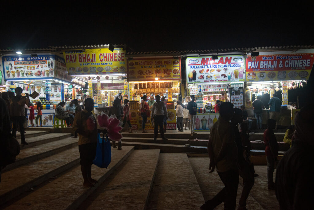 chowpatty-beach-food-stalls-mumbai
