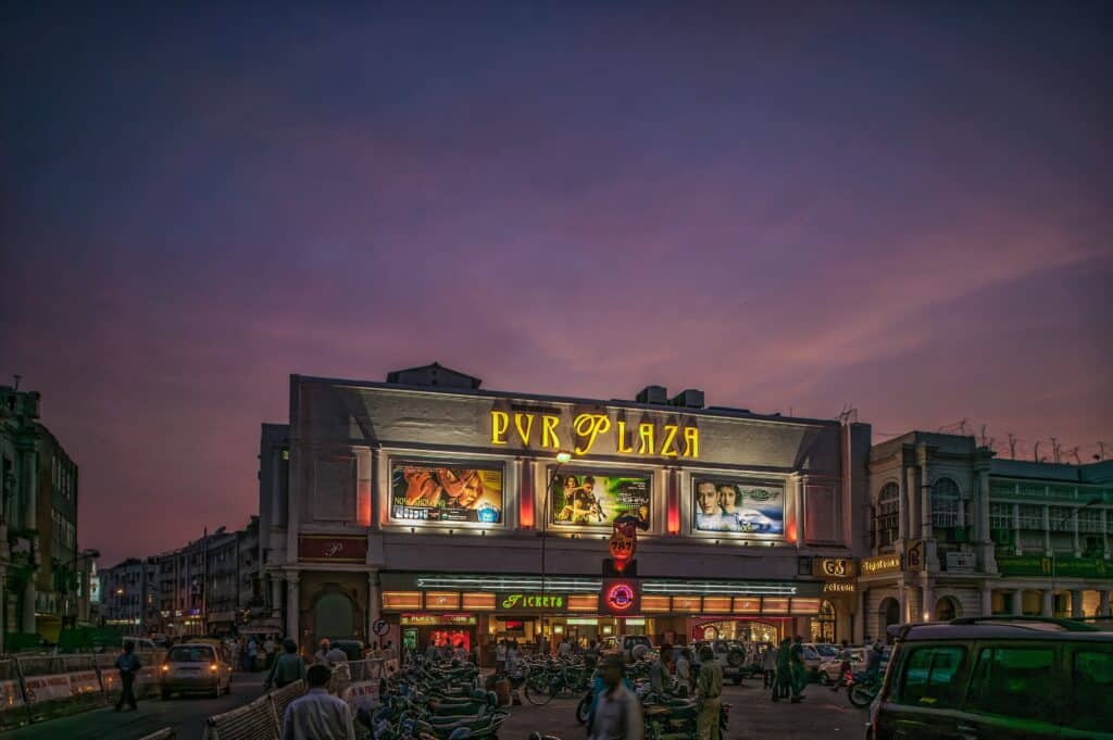 nightlife-in-connaught-place-new-delhi
