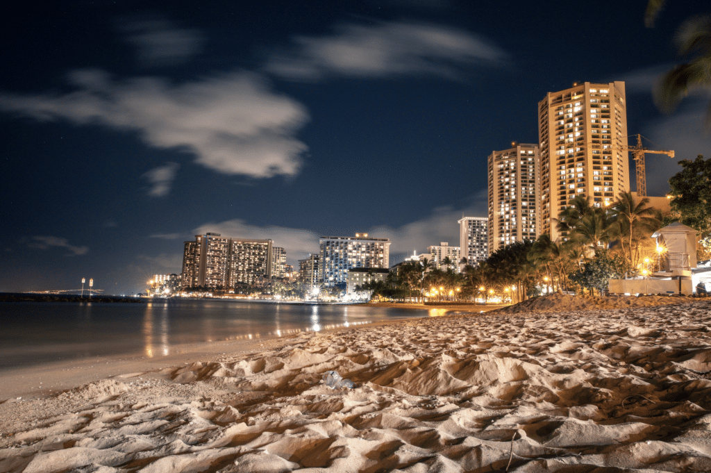 nightlife-in-waikiki-honolulu