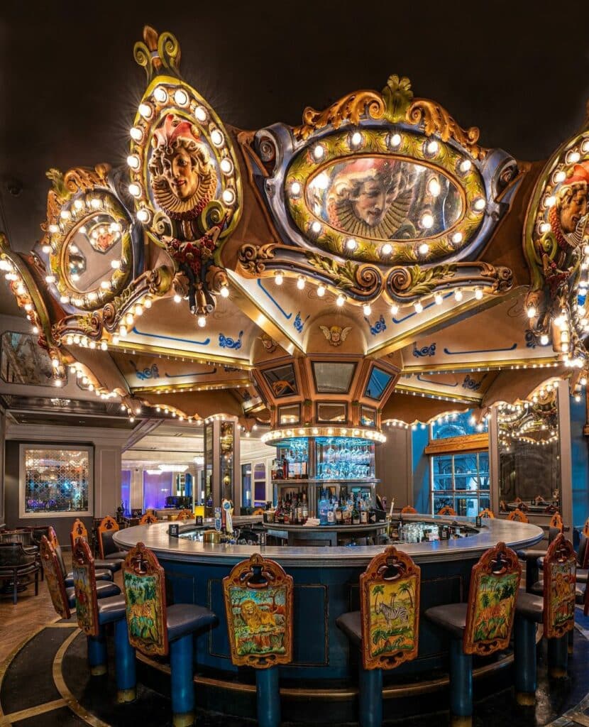 Hotel-Monteleone-s-Carousel-Bar-&-Lounge-new-orleans